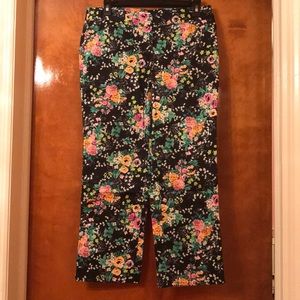 Laundry by Shelli Segal Floral Cropped Pants